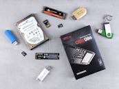 varios dispositivos de almacenamiento